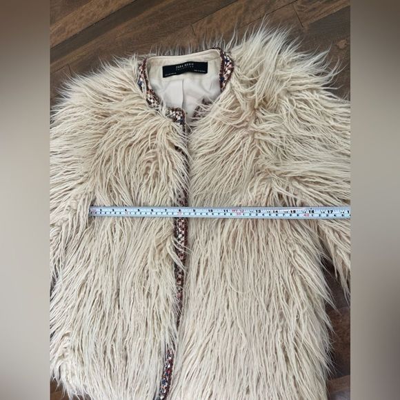 LIGHT fluffy ZARA BASICS woman’s jacket || Size Small || Zara light coat fall - Picture 12 of 13